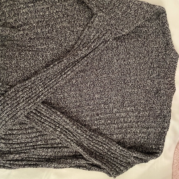 Hollister Grey long sleeve shirt with color neck top - Picture 2 of 2